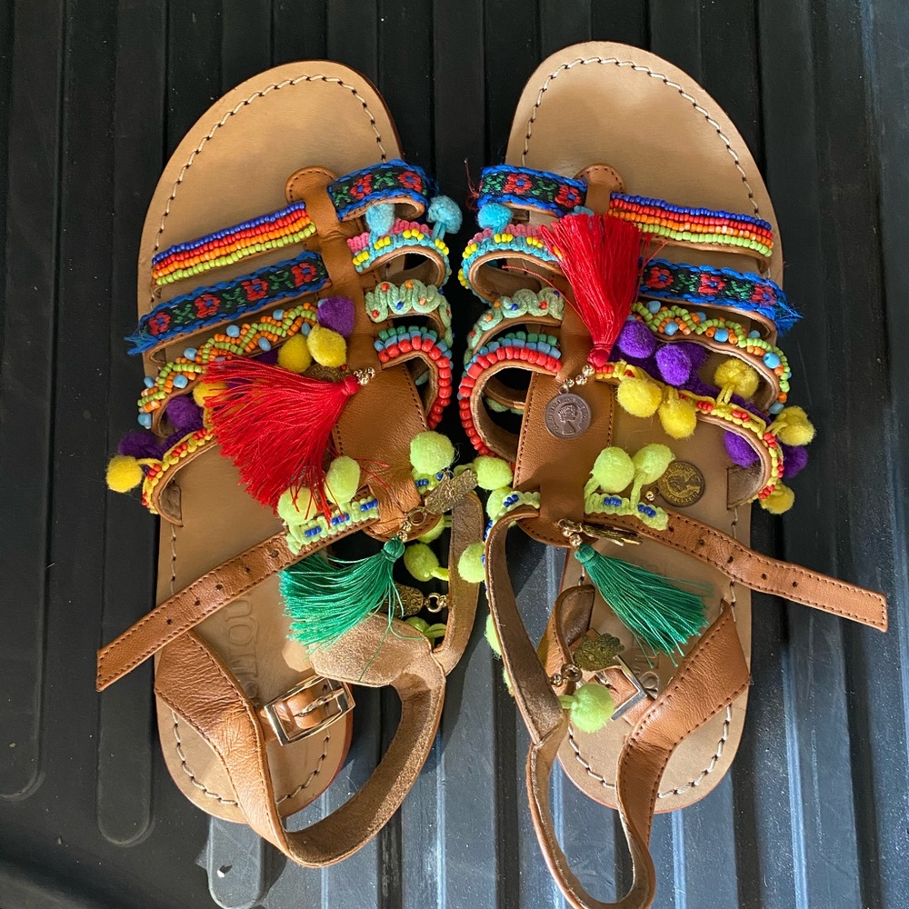 Mystique Size 7 Sandals